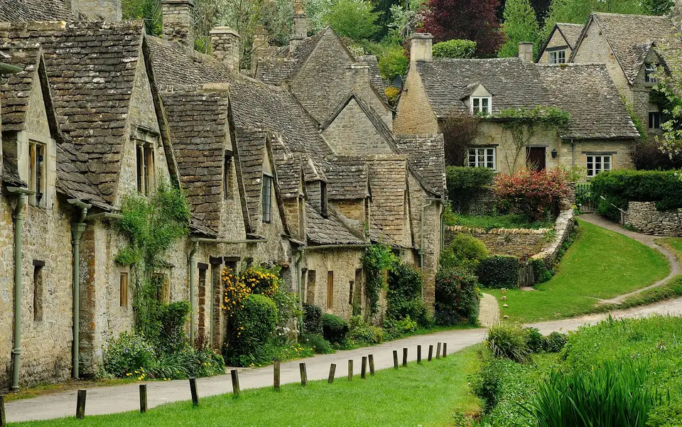 Cotswolds villages loop (Burford, Bibury, Bourton-on-the-Water), London