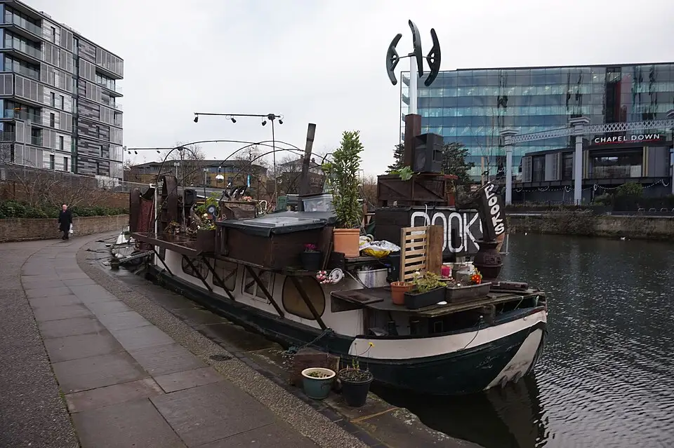 Word on the Water (bookbarge), Londen